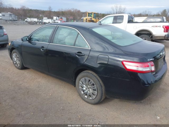 Toyota Camry Le Image 3