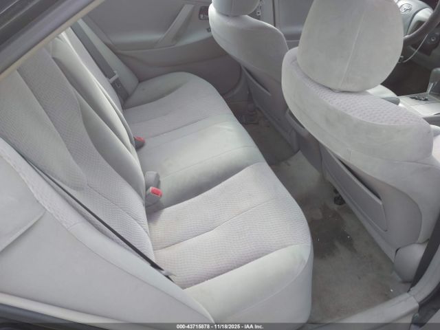 Toyota Camry Le Image 7