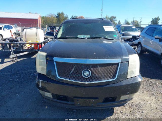 Cadillac Escalade Standard Image 7