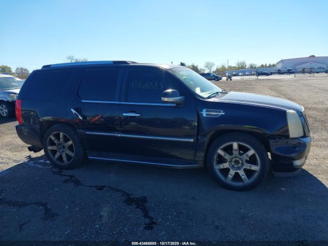 Cadillac Escalade Standard Image 12