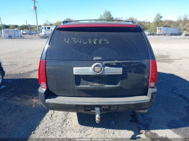 Cadillac Escalade Standard Image 14