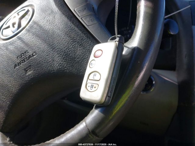 Toyota Camry Image 13