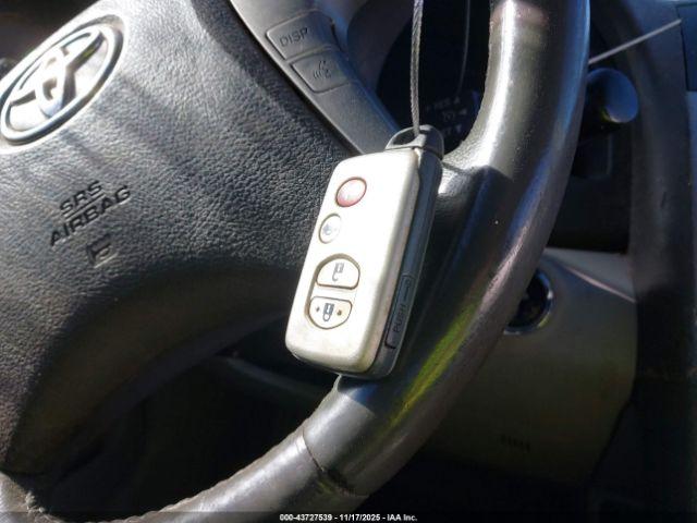 Toyota Camry Image 13