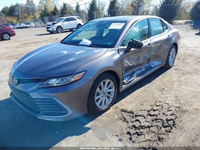 Toyota Camry Le Image 15