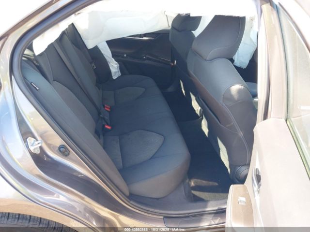 Toyota Camry Le Image 2