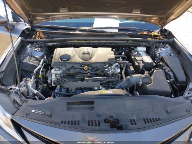 Toyota Camry Le Image 4