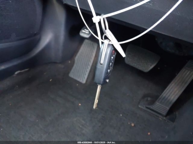 Toyota Camry Le Image 11