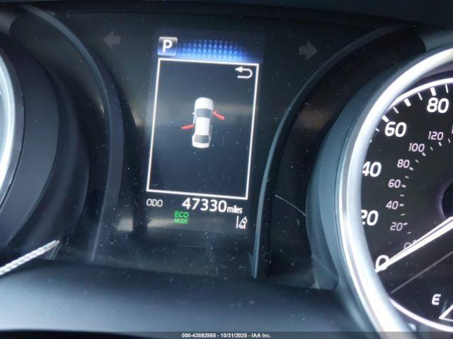 Toyota Camry Le Image 9