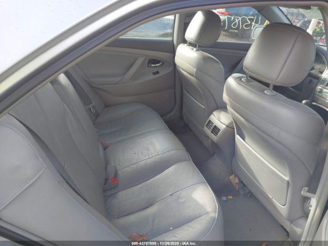 Toyota Camry Image 8