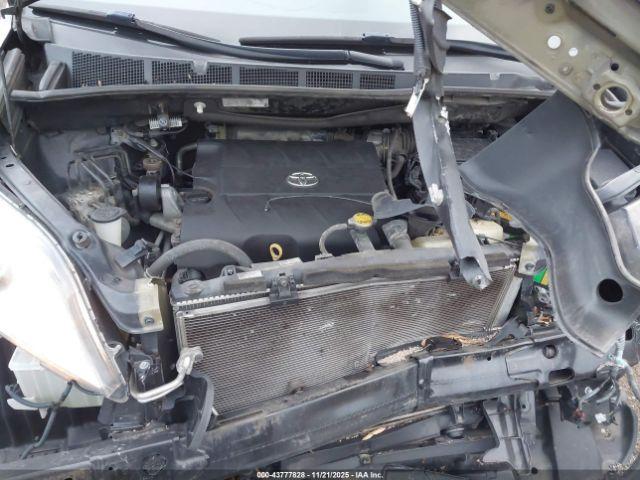 Toyota Sienna Xle 7 Passenger Image 17