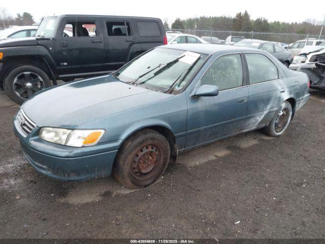 Toyota Camry Ce Image 2