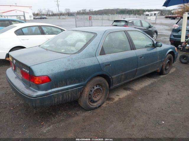Toyota Camry Ce Image 11
