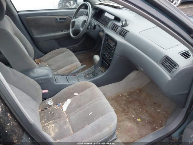 Toyota Camry Ce Image 3