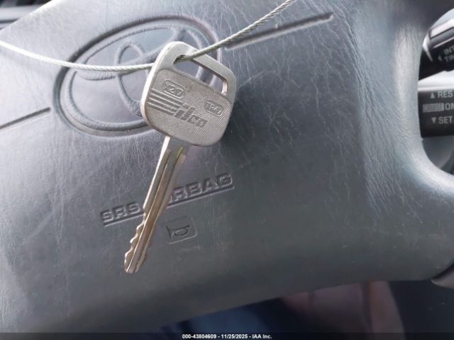 Toyota Camry Ce Image 8