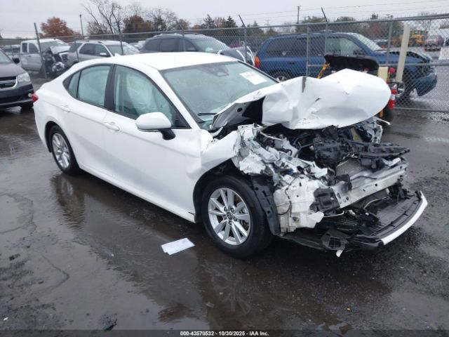 Toyota Camry Le Image 1