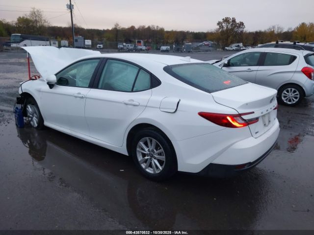 Toyota Camry Le Image 16