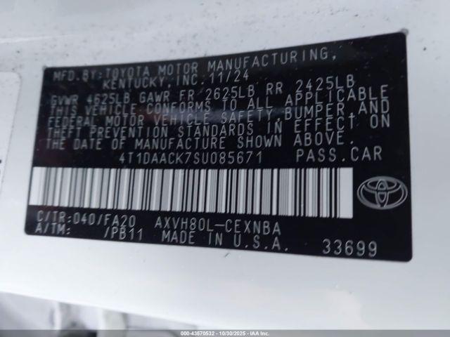 Toyota Camry Le Image 14