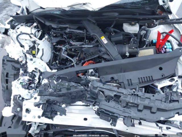 Toyota Camry Le Image 6