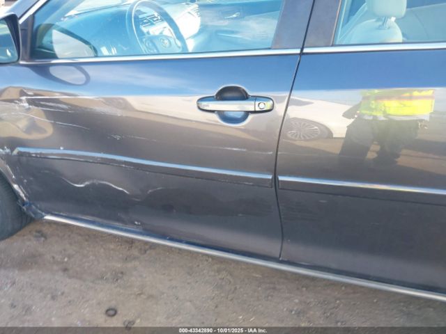 Toyota Camry Xle Image 13