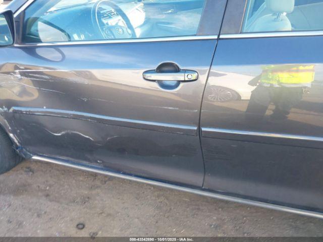 Toyota Camry Xle Image 13