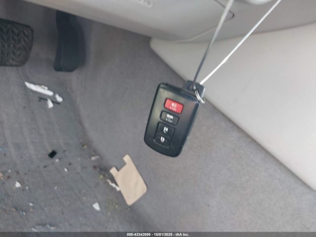 Toyota Camry Xle Image 3