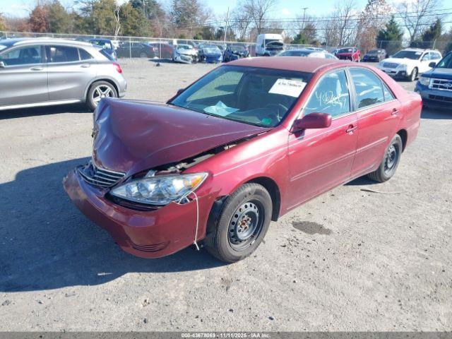 Toyota Camry Le Image 2