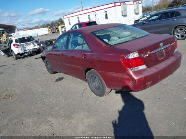 Toyota Camry Le Image 5