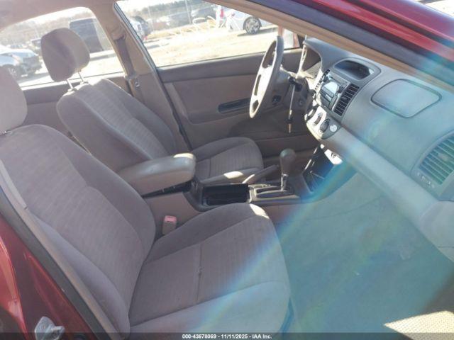 Toyota Camry Le Image 13