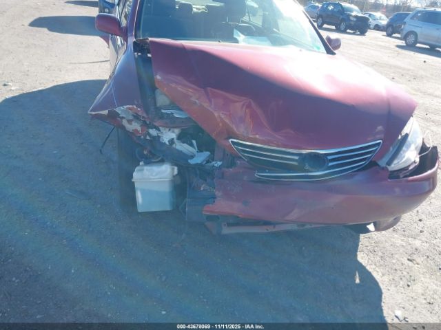 Toyota Camry Le Image 4