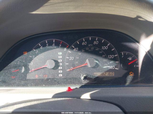 Toyota Camry Le Image 6