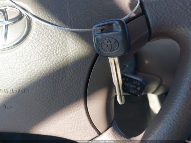 Toyota Camry Le Image 11