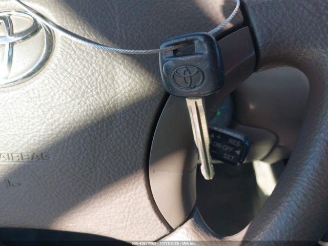 Toyota Camry Le Image 11