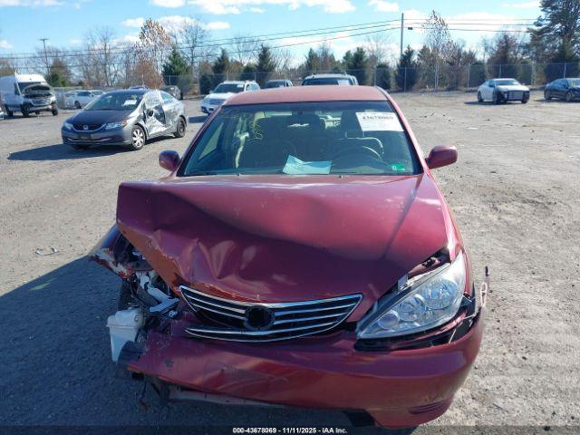 Toyota Camry Le Image 10