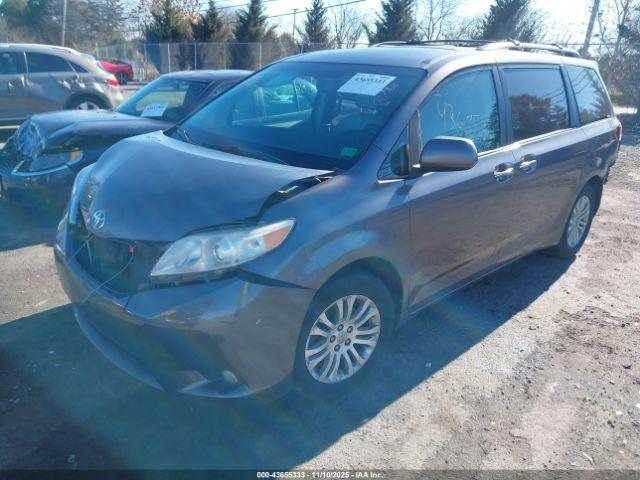 Toyota Sienna Image 7