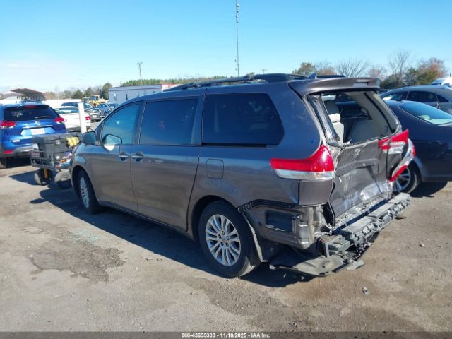 Toyota Sienna Image 8