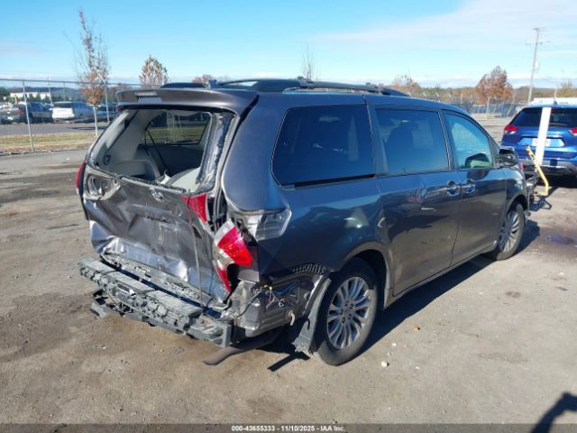 Toyota Sienna Image 3