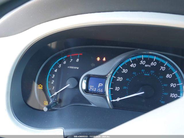 Toyota Sienna Image 4