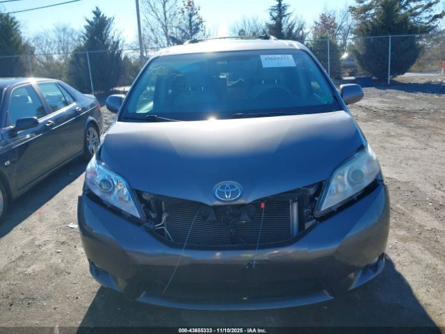 Toyota Sienna Image 6