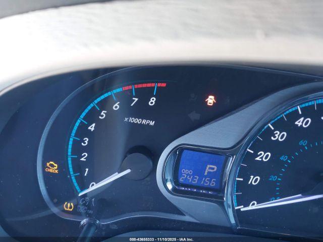 Toyota Sienna Image 13