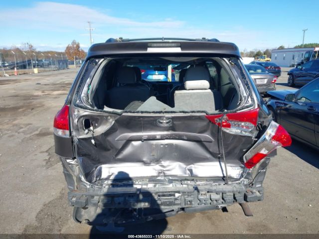 Toyota Sienna Image 15