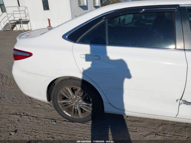 Toyota Camry Se Image 3