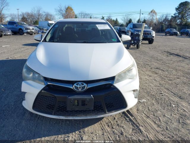 Toyota Camry Se Image 6