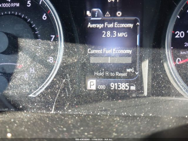 Toyota Camry Se Image 12