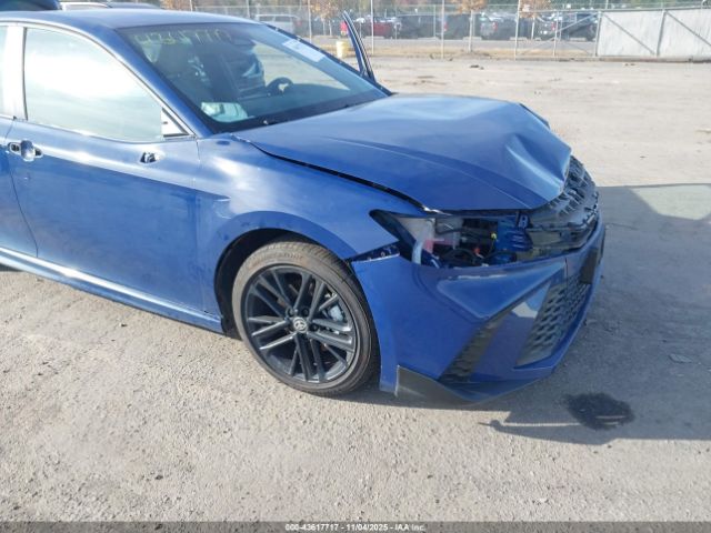 Toyota Camry Se Image 12