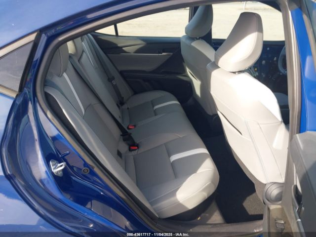 Toyota Camry Se Image 16