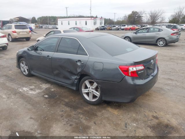 Toyota Camry Se Image 11