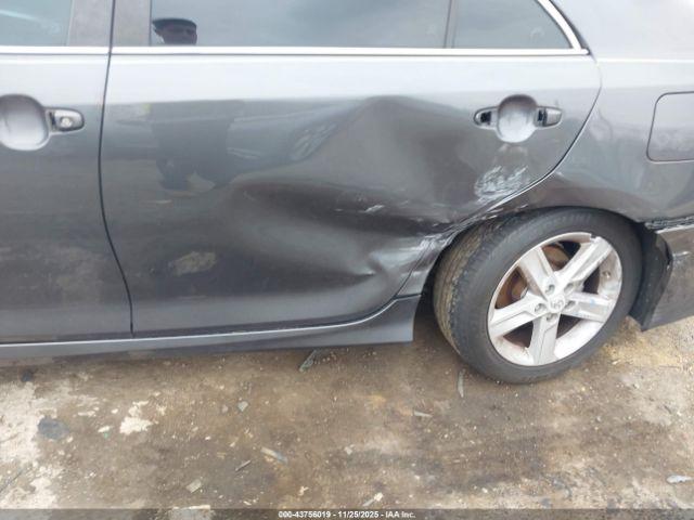 Toyota Camry Se Image 15