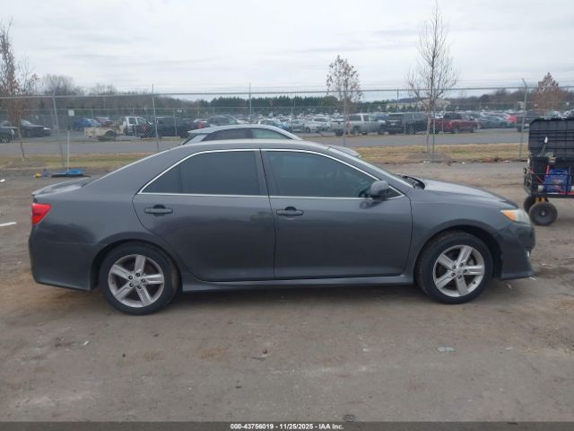 Toyota Camry Se Image 12