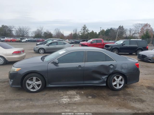 Toyota Camry Se Image 16