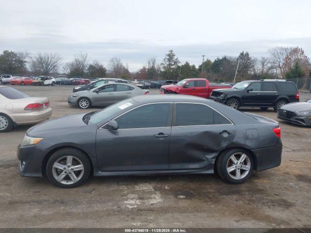 Toyota Camry Se Image 16